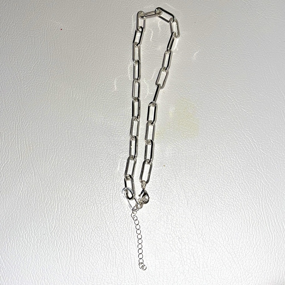 Brand new stylish necklace